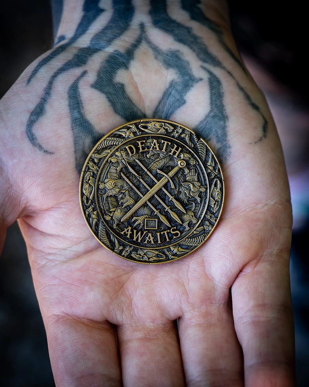 Death awaits X - Collectors Edition - Coin - Image 2